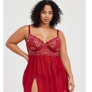 Torrid Red Lace & Gold Underwire Babydoll, size 3, NWT